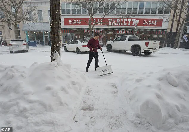 Arctic Storm Triggers 100-Vehicle Pileup in Midwest and Northeast: Emergency Response Underway