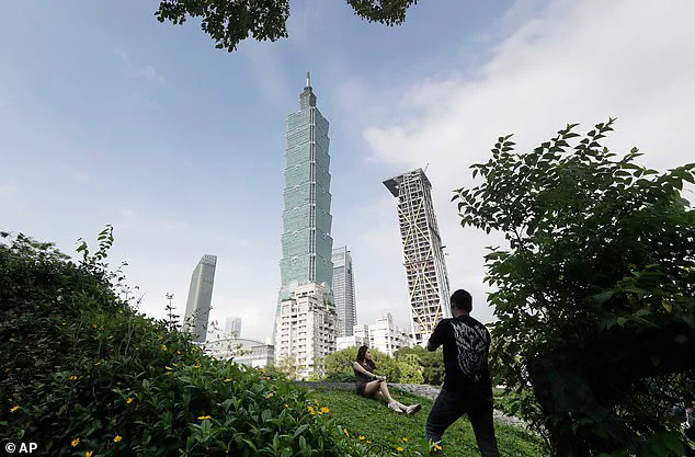 Alex Honnold's Free Solo Ascent of Taipei 101: A Live-Streamed Test of Courage and Risk