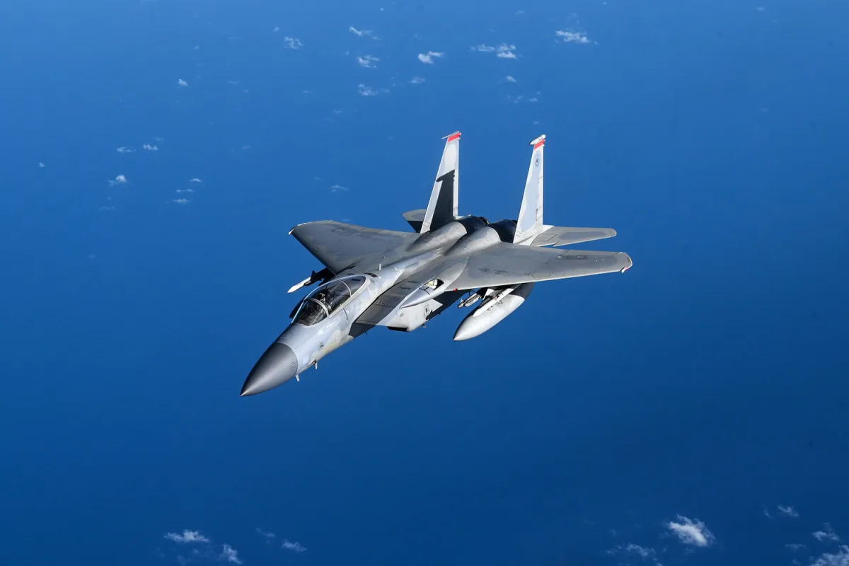 Iranian Air Defense Forces Shoot Down U.S. F-15 Near Kuwait Border, Escalating Regional Tensions