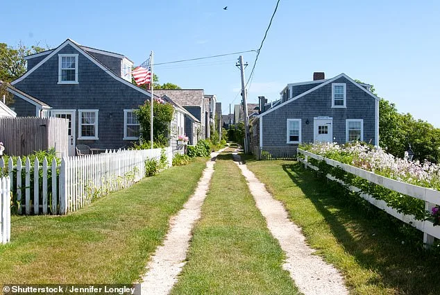 Sconset Residents and Select Board Address Bluff Walk Tensions with New Regulations